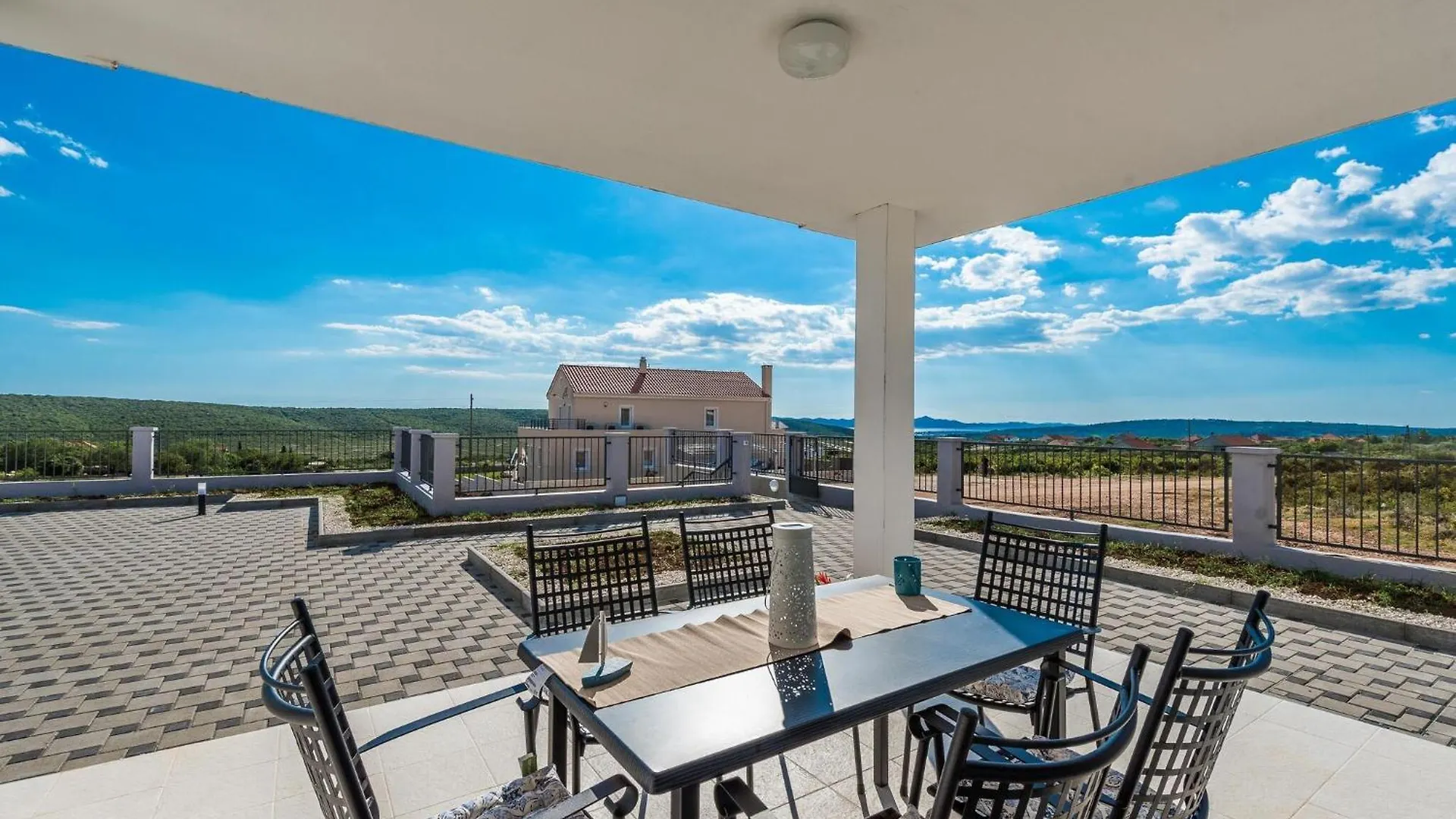 Beautiful Villa With Swimming Pool And Terrace Sukosan